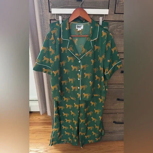 Bouffants & Broken Hearts Green Leopard Pajama Set, Size L - Picture 2 of 9
